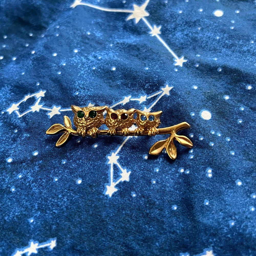LAST CHANCE! VINTAGE Gold Owls w Rhinestone Eyes Perched on Branch Lapel Pin